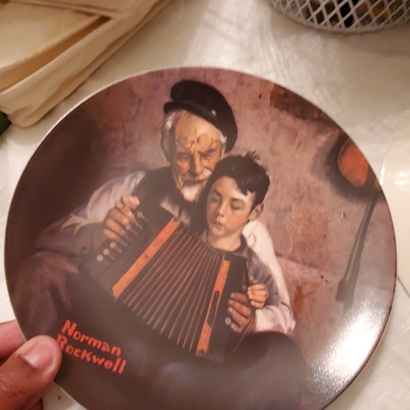 Plate - Picture 3 of 3